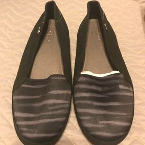 Brand new Sanuk casual shoes